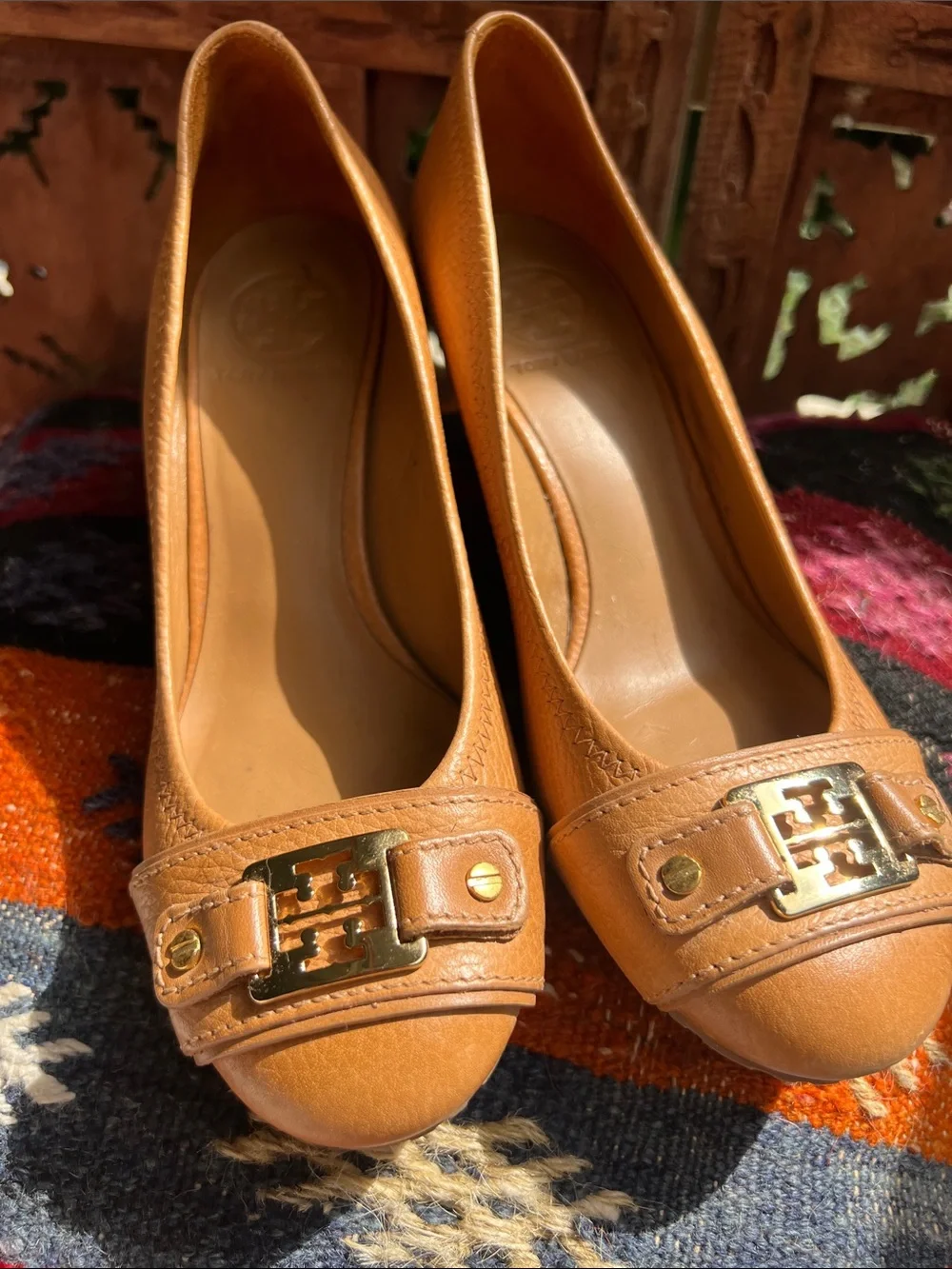 NWOB!  Tory Burch Tan Leather closed toe wedges with Gold Emblem